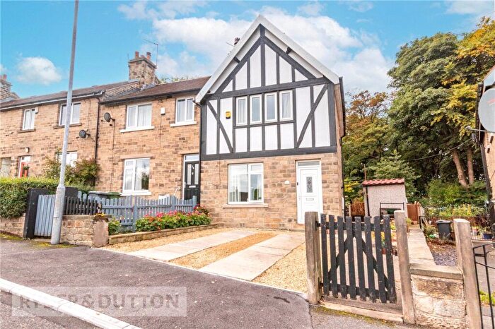 2 Bedroom End Of Terrace House For Sale In Oakenbank Crescent, Huddersfield, HD5