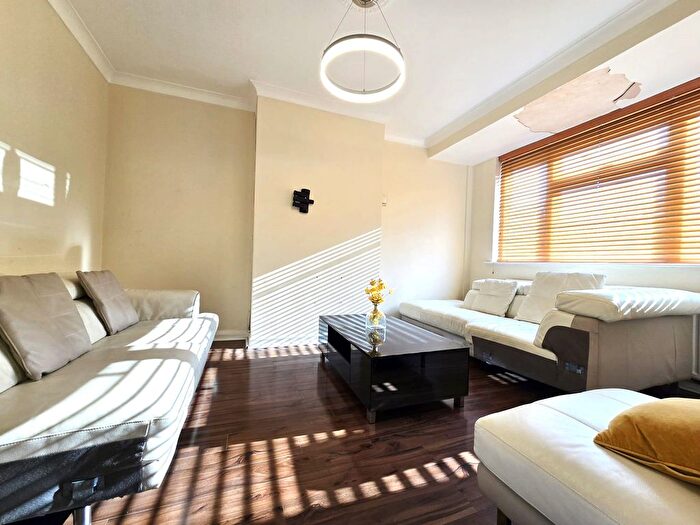 5 Bedroom Semi-Detached House To Rent In Lodge Lane, Romford, RM5