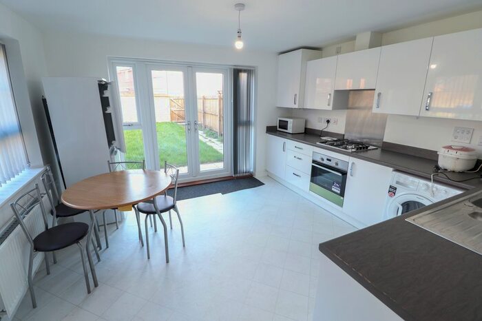 4 Bedroom Semi-Detached House To Rent In Robin Close, Coventry CV4