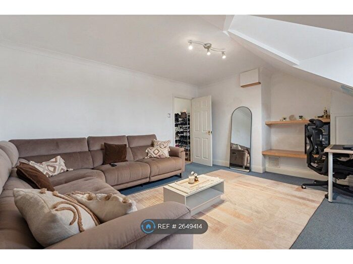 1 Bedroom Flat To Rent In New River Court, Enfield, EN1