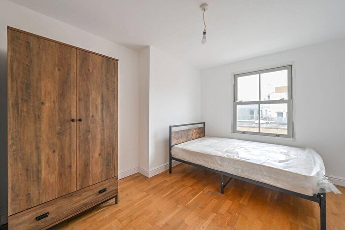 1 Bedroom Flat To Rent In Burdett Road, Limehouse, London, E14