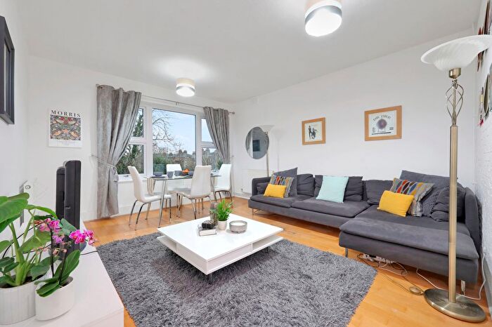 2 Bedroom Flat To Rent In North Side Wandsworth Common, Wandsworth Common, SW18