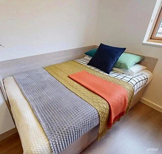 Flat To Rent In Iq - Central Kingston, KT1