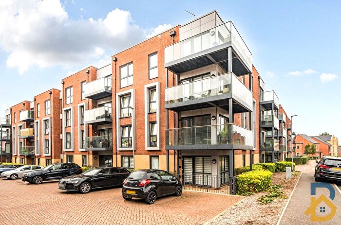 2 Bedroom Flat For Sale In Holmesley Road, Borehamwood, Hertfordshire, WD6