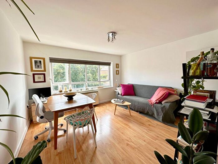 1 Bedroom Flat To Rent In Birkbeck Mews, Dalston, E8