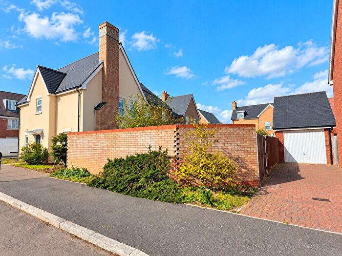 4 Bedroom Semi-Detached House For Sale In Sherrington Grove, Biggleswade, SG18