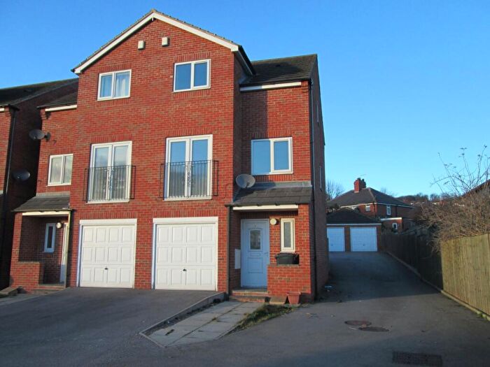 3 Bedroom House To Rent In Manor Court, Ward Green, S70