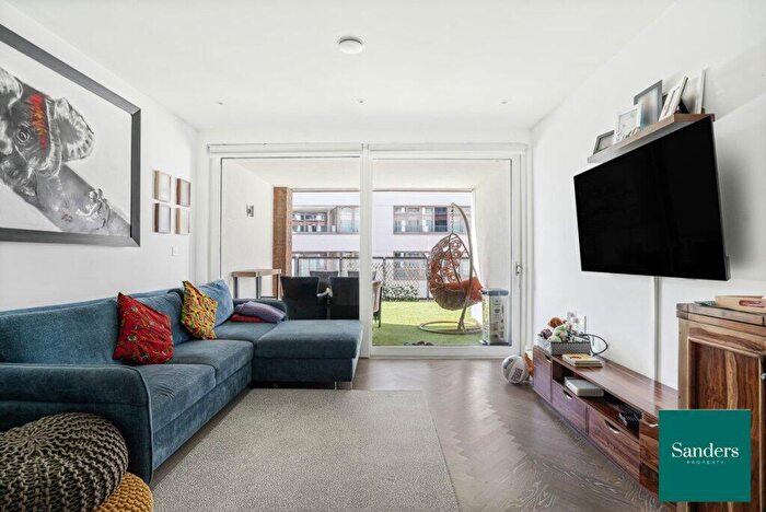 2 Bedroom Flat To Rent In Sterling Way, Islington, London, N7