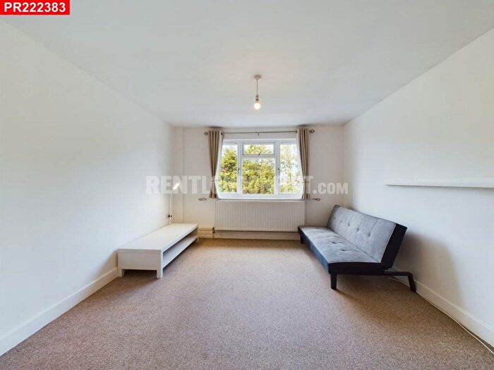 2 Bedroom House To Rent In Seymer Road, Romford, – Bedrooms House, RM1