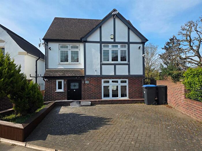 4 Bedroom Detached House To Rent In Bush Hill, London, N21