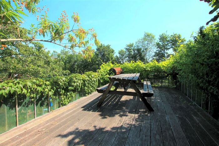 3 Bedroom House To Rent In Millers Road, Brighton, BN1