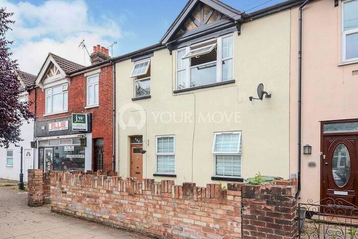 2 Bedroom Flat To Rent In High Street, London Colney, St. Albans, Hertfordshire, AL2