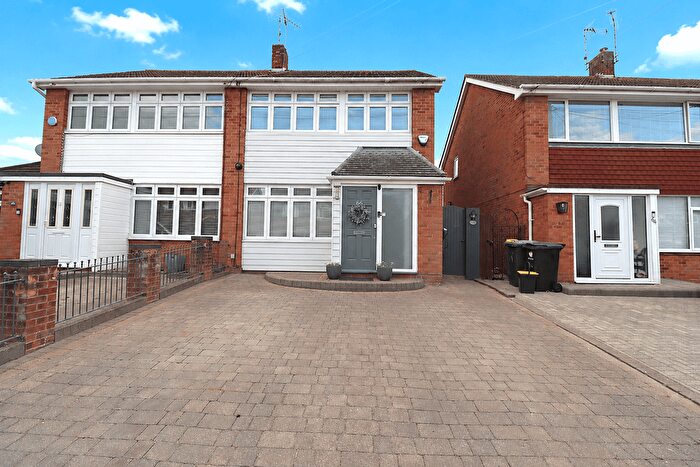 3 Bedroom Semi-Detached House For Sale In Windsor Way, Rayleigh, SS6
