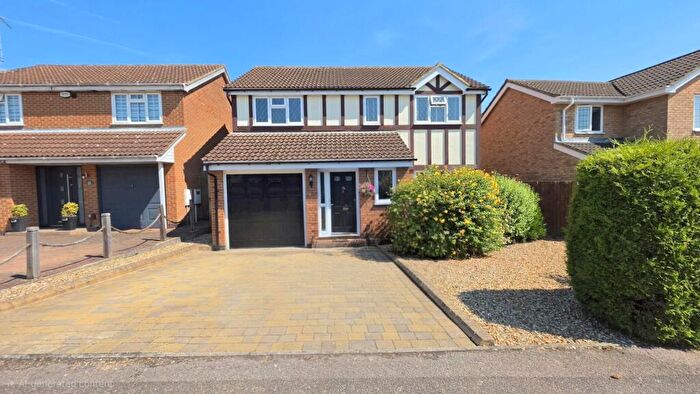 4 Bedroom Detached House For Sale In Limefields Way, Northampton, NN4