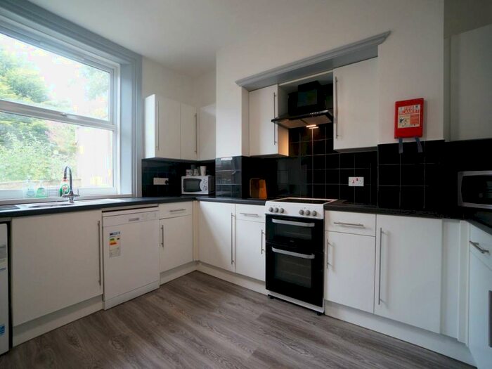 6 Bedroom House To Rent In York Place, Bangor, Gwynedd, LL57