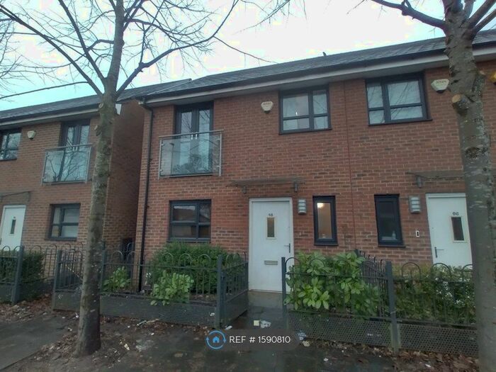 3 Bedroom Semi-Detached House To Rent In Camp Street, Salford, M7