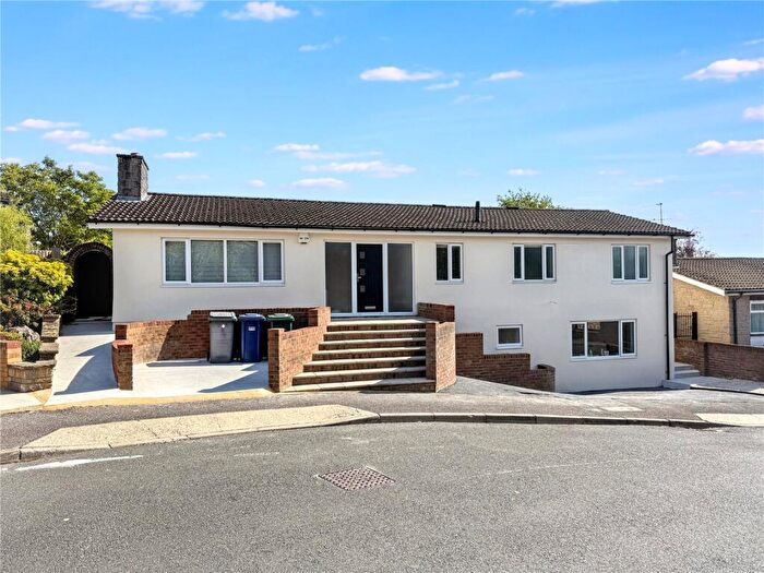 2 Bedroom Bungalow For Sale In High Trees, Barnet, EN4