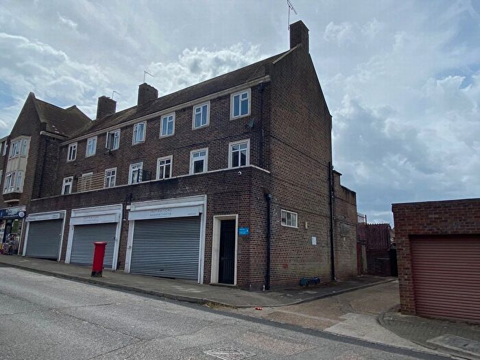 4 Bedroom Flat For Sale In Ranmore Path, Orpington, BR5