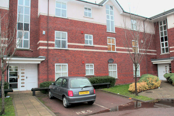 2 Bedroom Apartment To Rent In Linen Court, Trinity Riverside, Salford, Greater Manchester, M3