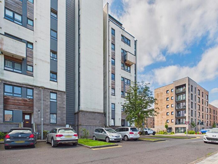 2 Bedroom Flat To Rent In Colonsay View, Granton, Edinburgh, EH5