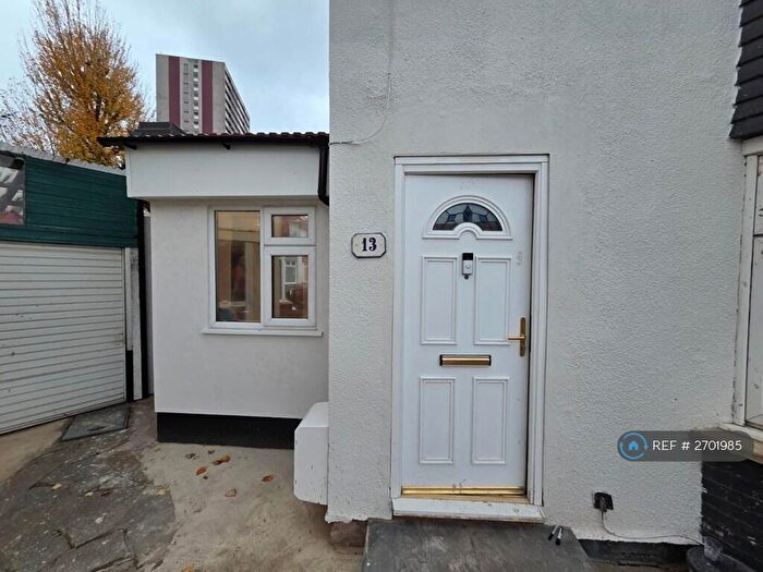 Studio To Rent In Percy Gardens, London, EN3