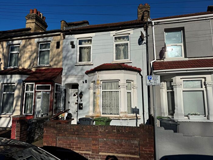 3 Bedroom Terraced House For Sale In Cranborne Road, Barking, IG11