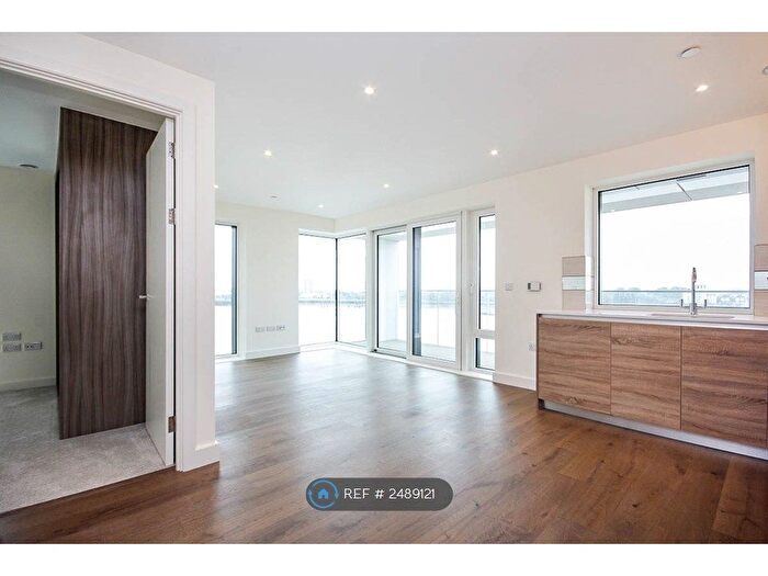 2 Bedroom Flat To Rent In Duke Of Wellington Avenue, London, SE18