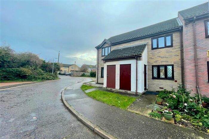 2 Bedroom Flat To Rent In Warley Close, Braintree, CM7