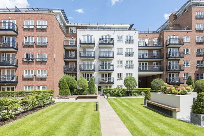 2 Bedroom Flat To Rent In Seven Kings Way, Kingston Upon Thames, Surrey, KT2