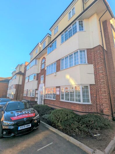 2 Bedroom Flat To Rent In Waverley Court, Enfield, EN2