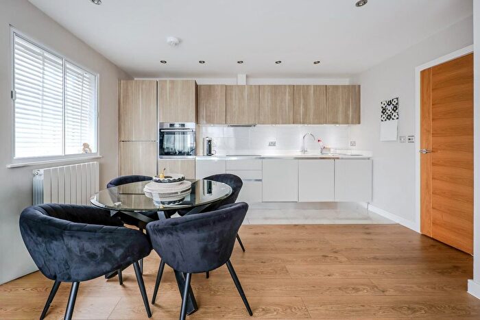 2 Bedroom Flat For Sale In London Road, Leigh-On-Sea, SS9