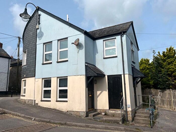 2 Bedroom Flat To Rent In Calver Close, Penryn, TR10