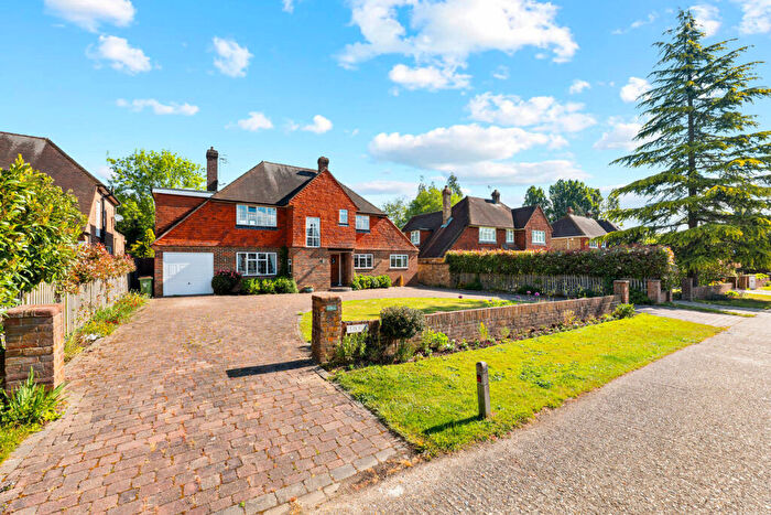 4 Bedroom Detached House For Sale In Bentsbrook Park, Dorking, RH5