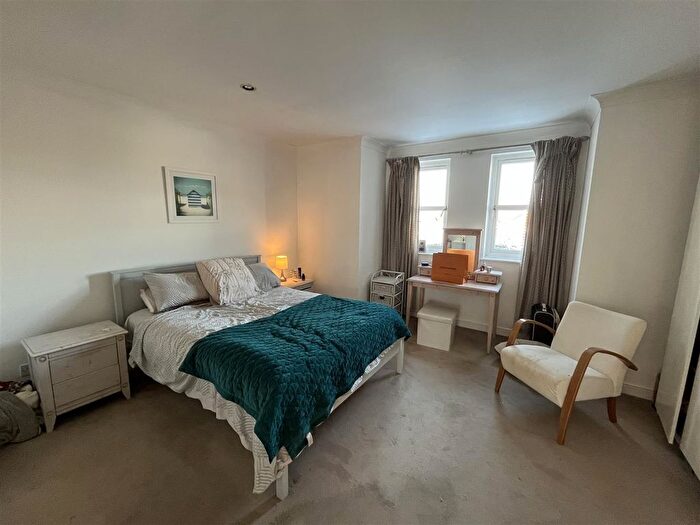 4 Bedroom Town House To Rent In Waterford Place, Heald Green, Cheadle, SK8