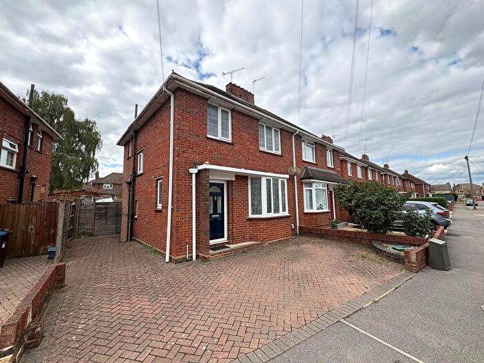 3 Bedroom Semi-detached House To Rent In Calvert Close, Aldershot, Hampshire, GU12