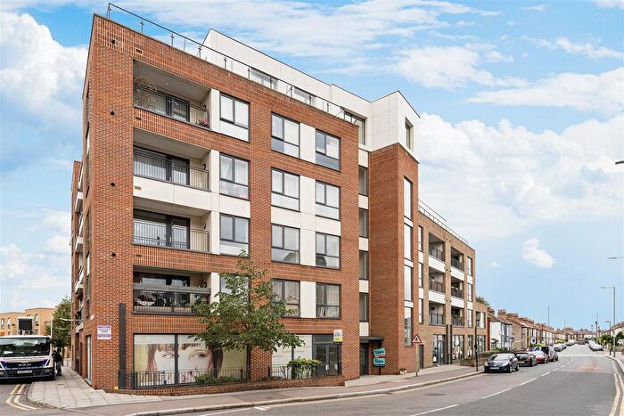 3 Bedroom Flat To Rent In Fulbourne Road, Walthamstow, E17