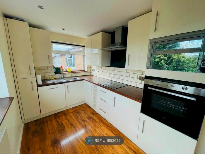 2 Bedroom Maisonette To Rent In Peninsular Close, Feltham, TW14