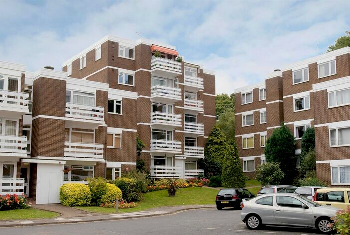 2 Bedroom Flat To Rent In Mountcombe Close, Surbiton, KT6