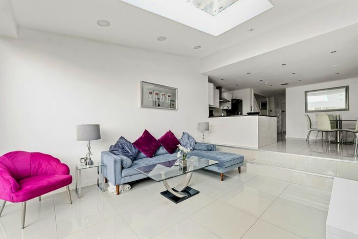 4 Bedroom Terraced House To Rent In Marlborough Drive, Weybridge KT13