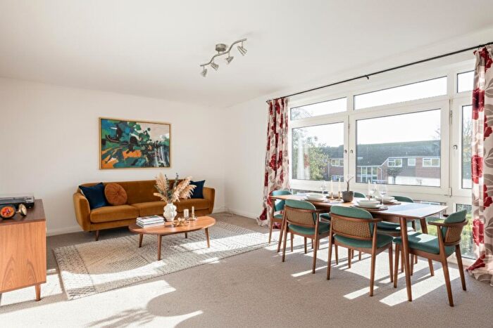 3 Bedroom Flat For Sale In Kipling Court, Haywards Heath, RH16