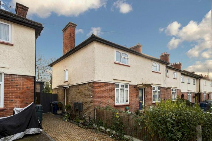 2 Bedroom Flat To Rent In Townholm Crescent, London, W7