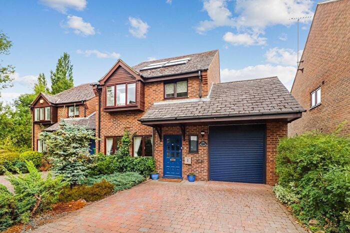 3 Bedroom Link Detached House For Sale In Kings Meadow, Kings Langley, WD4