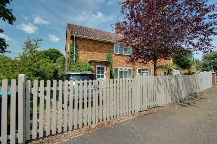3 Bedroom Semi-Detached House To Rent In Chambersbury Lane, Hemel Hempstead, HP3