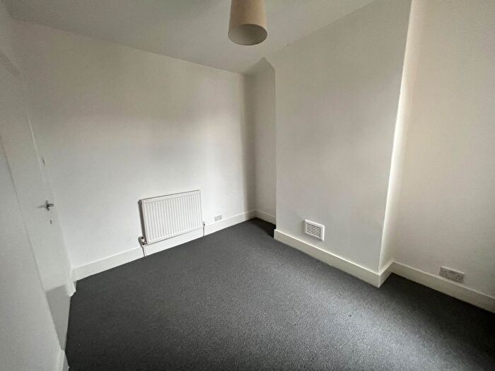 1 Bedroom Flat To Rent In Northwood Road, Thornton Heath, Surrey, CR7