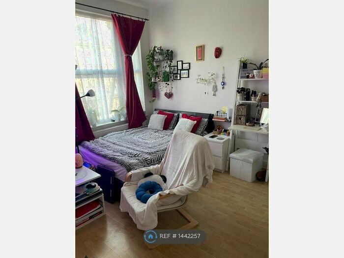 Studio To Rent In Turnpike Lane, London, N8