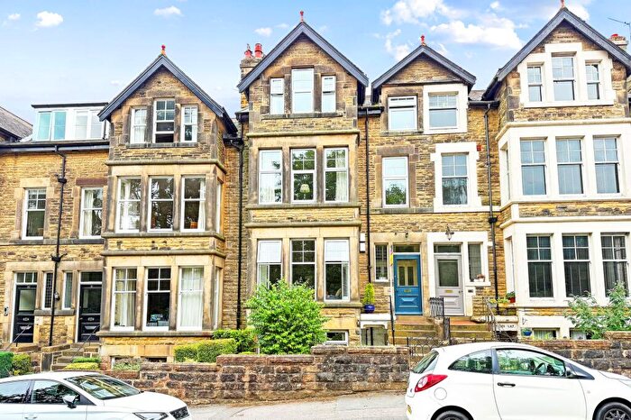 4 Bedroom Flat For Sale In Harlow Moor Drive, Harrogate, HG2