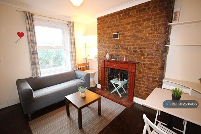 1 Bedroom Flat To Rent In Camden Street, London, NW1