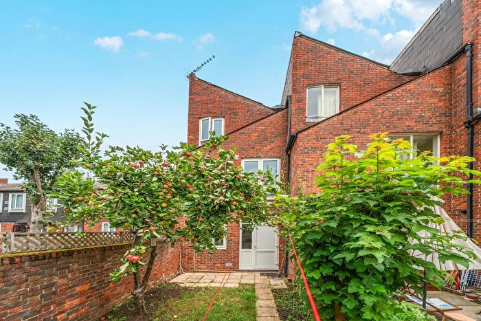 4 Bedroom Terraced House For Sale In Langdale Close, Pelier Street, Walworth, London, SE17