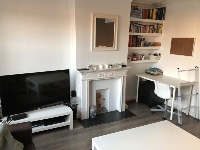 1 Bedroom Detached House To Rent In Colney Hatch Lane, London, N10