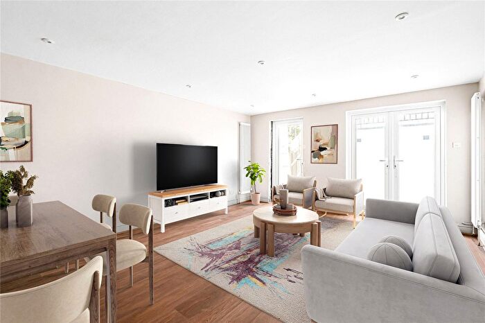3 Bedroom Flat To Rent In Melrose Gardens, Brook Green, London, W6